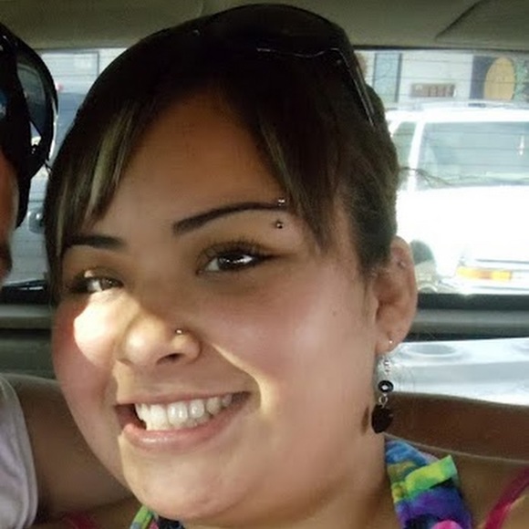 Meet your Posher, Abril - Picture 1 of 1